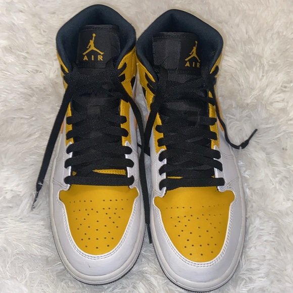 Air Jordan 1 Mid 8.5. White university gold-black Blanc/Noir or universite - Picture 5 of 8